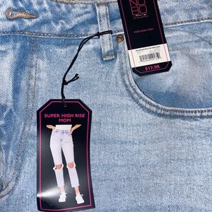 TikTok jeans. No boundaries. 19. Mom jeans. Cropped.